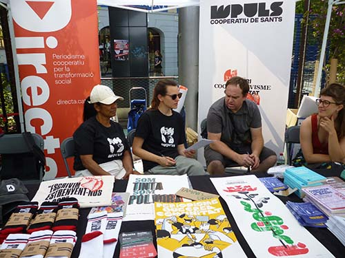SantsCoop's tweet photo. A @sants3radio es fan ressò de la #PrimaveraCooperativa, "un punt de trobada per reivindicar models econòmics basats en la cooperació, la solidaritat i l’organització comunitària".

Des dels barris, construïm alternatives econòmiques en mans del veïnat!

https://t.co/AW0cdjYyY1 https://t.co/FHVvXDEmLa
