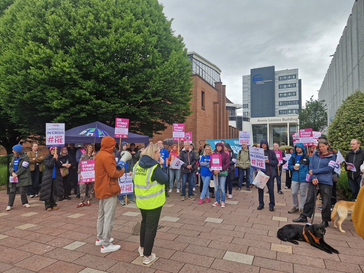 UCUScotland's tweet photo. Solid pickets and great turnout @GCU_UCU strike to defend 100 jobs and say no to compulsory redundancies. Hearing from branch president Karen Lorimer that university has no deficit and cuts are a choice not a necessity #StopTheCuts #SaveHE #SaveTheGCU100 https://t.co/P4hXNrjMbU