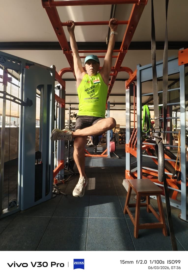 ajwani_kumar's tweet photo. Jai hind friends 

With gods blessings and my gurus grace ..tried few monkey cage workouts 

They  are a fun and highly effective way to build full-body strength, grip power, coordination, agility, and endurance. Climbing, hanging, swinging, and balancing engage multiple muscle groups while improving mobility and functional fitness. A great workout that challenges both the body and mind while keeping exercise exciting and enjoyable.
#FunctionalFitness #Strength #Agility #MonkeyCageWorkout