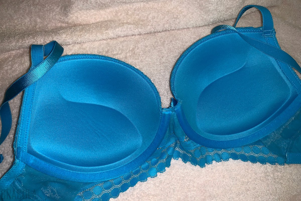 BraculaVS's tweet photo. You may have seen my recent haul. Here is a light blue lace bra that I got. It is a lightly padded lace bra in size 10DD (32DD) from Bras N Things. 

It is quite rare to find bras in this color right?

#brasnthings https://t.co/Q0psUJAaA4