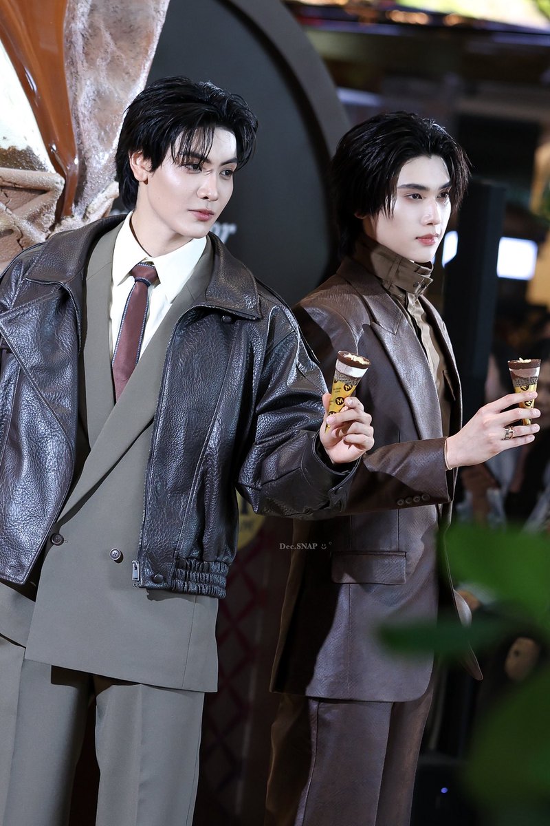 Dec_snap's tweet photo. หล่อแพคคู่

JOONGDUNK X HOUSEOFMAGNUM

@ChenRcj @dunknatachai
#JoongArchen #dunknatachai
#จุงดัง #JoongDunk  
#MagnumTHxJoongDunk https://t.co/dXp54dSnNk