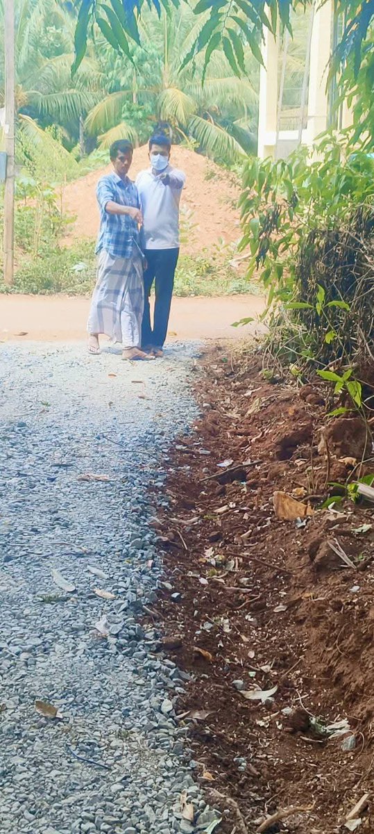 selva_sergent's tweet photo. இன்றைய தினம் (03-06-2026) எனது 7வது வார்டுகுட்பட்ட யூனியன் கோட்ரஸ் முதல் கருப்பர் கோவில் வரை பேவர் பிளாக் சாலை அமைக்கும் பணியினை கடந்த வாரம் துவக்கி வைத்தேன் அப்பணிகள் எவ்வாறு நடைபெறுகிறது என்றும் சில இடங்களில் மழைநீர் தேங்கும் வகையில் இருப்பதை கண்டறிந்தேன் அதனை ஒப்பந்ததாரரிடம் தெரிவித்து சில ஆலோசனைகள் வழங்கி பார்வையிட்டேன் .@AmitShah @annamalai_k @BJP4India @BJP4TamilNadu @narendramodi @NitinNabin @Shanmug68353210 @VinojBJP @blsanthosh