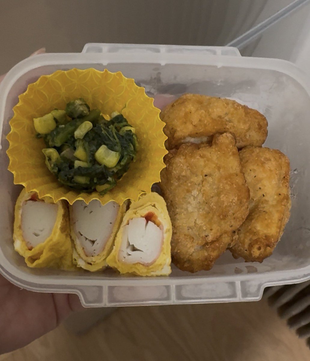 ocean04280506am's tweet photo. 職場に弁当人生26回目✨️

色々あってお金なくて昼ご飯買えなくて…ってこの事を知ったパートナーはお昼に食べれるカップラーメンやスープ春雨とか買ってきてくれた😭
しかも今日はお弁当作ってくれた😭
相手も仕事めちゃくちゃ大変なのに💦
朝のバンも買ってきてくれて…
自分が情けない https://t.co/F5otK5cMZ3