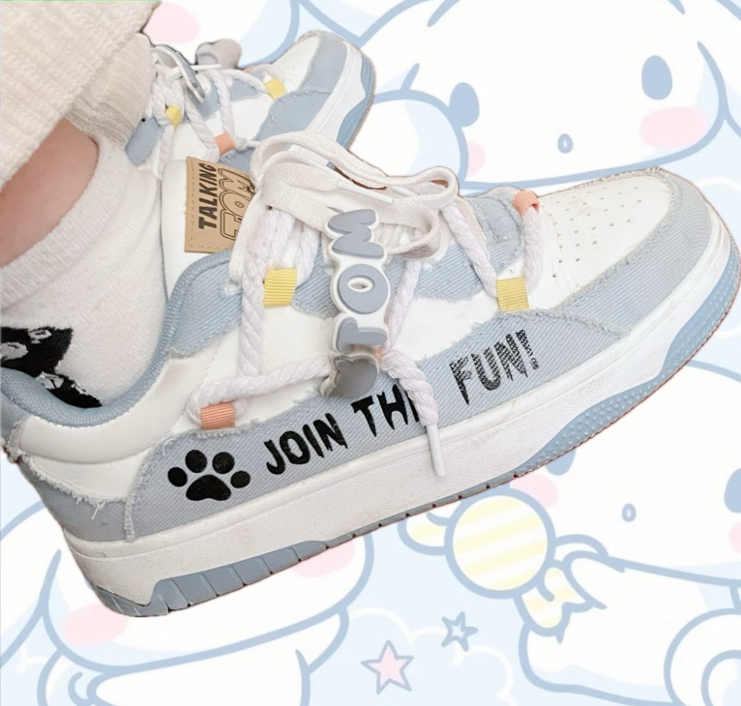 YuYuYuuowo's tweet photo. 新的鞋子！(ฅ´ω`ฅ) 🐾🐾 https://t.co/vuh3wxMR5K