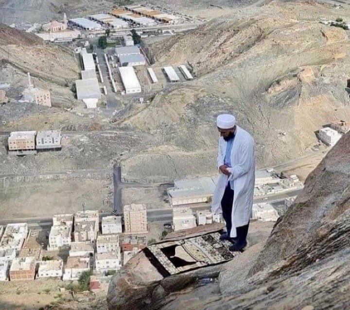 AllahGreatQuran's tweet photo. Remember Allah, wherever you are. https://t.co/TvT9y53YBG