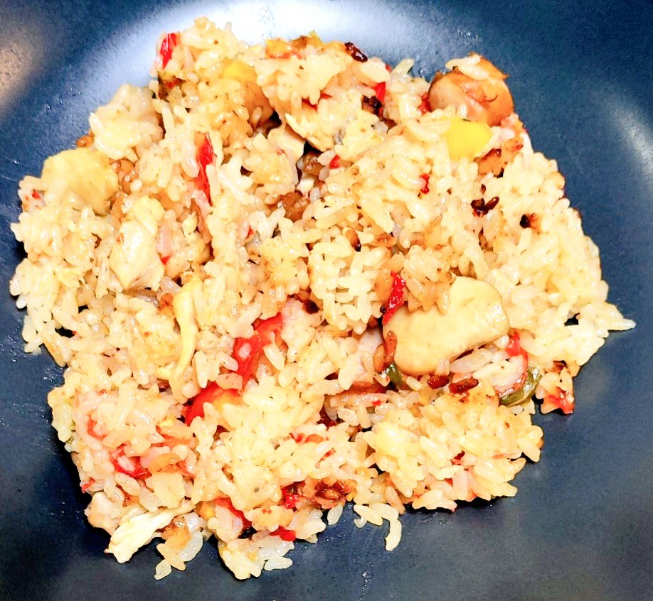 ginhoe2019's tweet photo. 日曜日の晩ごはんは、
#チキンパエリア
#ごま油たこきゅうり
#新玉ねぎのおかかあえ
#お味噌汁
でしたー☺️
パエリアが味しみしみで、めっちゃ美味しかったよー😋
#晩ごはん https://t.co/4XcoIfGoyx