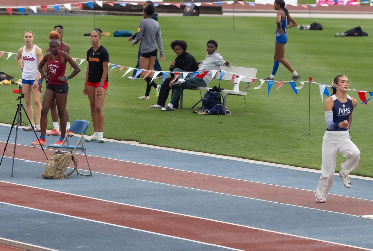 ContraBorrado's tweet photo. La soledad del corredor de fondo.. cuando hace trampa.
AB Hernández, trans, está arrasando en el atletismo escolar femenino de California. https://t.co/uQWoA1Yy6W
