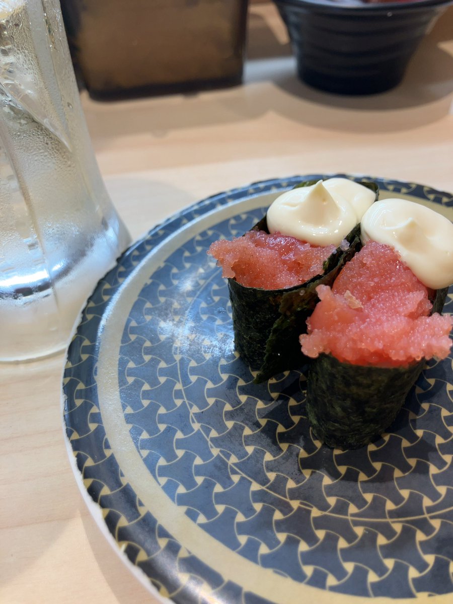 ybperc's tweet photo. グランメゾン東京のショート動画が頻繁に流れてきて気になって見すぎちゃうから、ドラマを全部見たんだけど、結局その後も面白すぎたからグランメゾン東京のショート動画を永遠に見てる。とりあえず、俺は回転寿司でハイボール片手に明太マヨ軍艦食いながら1人で上向くね https://t.co/IhMOygfcu5