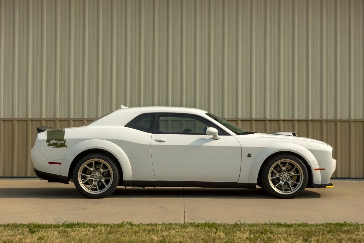 KingOfMopar1's tweet photo. 2023 Dodge Challenger Swinger https://t.co/Kz0wGV85Yx