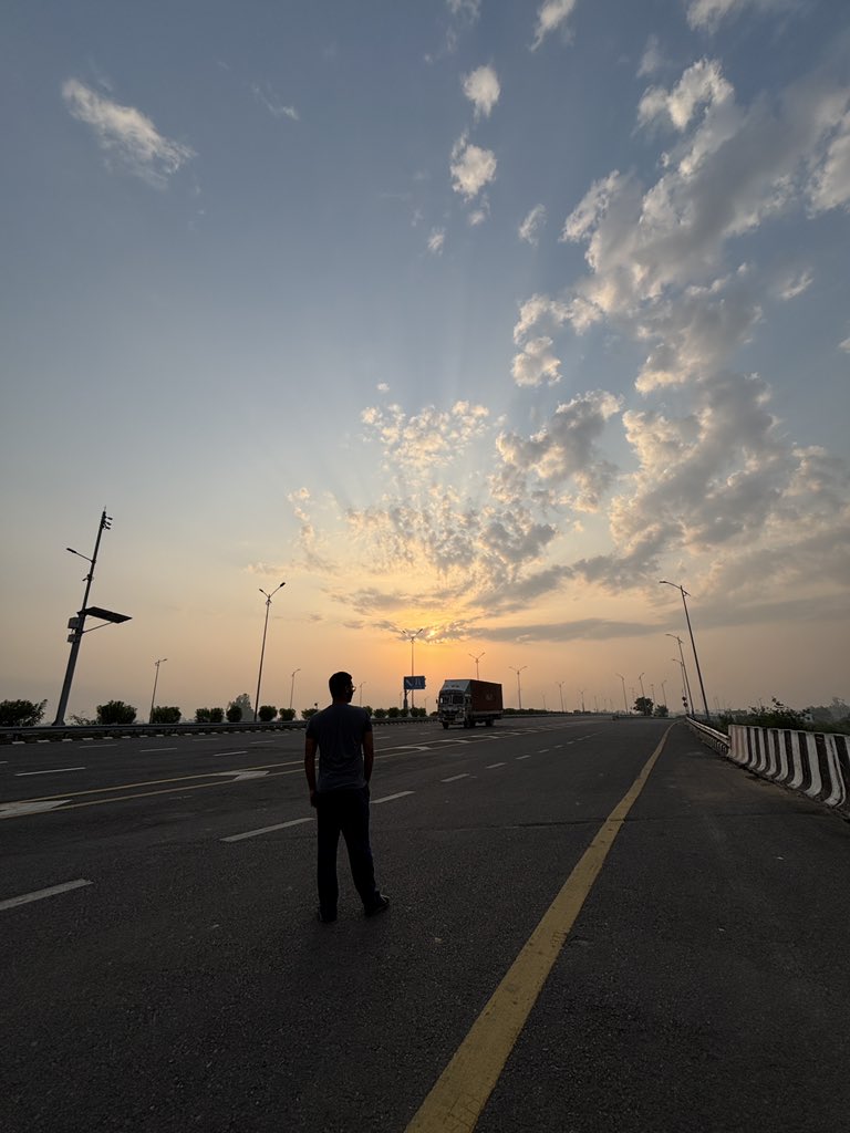 AkramaCollab's tweet photo. Chasing sunsets and old memories in Kanpur with the finest. Some moments feel too rare to only happen once. Here’s to hoping this isn’t the last time. 🌌✨ https://t.co/50sB4HriAg