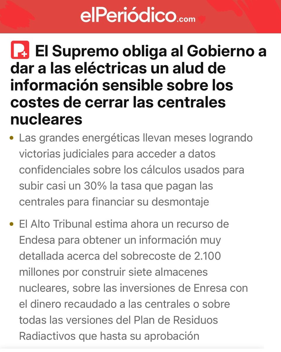 OperadorNuclear's tweet photo. La justicia ha dado la razón a las eléctricas y obliga al Gobierno a entregar documentación clave relacionada con el cierre nuclear y la gestión de los residuos radiactivos. Un paso relevante en una batalla que va mucho más allá de un simple trámite administrativo.

El origen del conflicto está en la fuerte subida de la tasa que pagan las centrales a la empresa pública Enresa para financiar la gestión de residuos y desmantelamientos. El Gobierno elevó esa tasa hasta 10,36 €/MWh, alrededor de un 30% más que antes, en un contexto en el que el 7º Plan General de Residuos Radiactivos estima unos costes futuros superiores a 20.200 millones de euros.

Las propietarias sostienen que se rompió el equilibrio del acuerdo de cierre firmado en 2019 y que se les han trasladado sobrecostes derivados de decisiones políticas posteriores. Entre ellas, la cancelación del ATC de Villar de Cañas, el almacén centralizado previsto para el combustible usado, proyecto en el que ya se habían invertido cerca de 100 millones de euros.

Su abandono obligó a rediseñar toda la estrategia nacional de residuos, sustituyendo un modelo centralizado por almacenes descentralizados en los emplazamientos nucleares y un futuro almacenamiento geológico profundo. Según estimaciones basadas en los planes de Enresa, este cambio supone alrededor de 2.100 millones de euros adicionales respecto al escenario con ATC centralizado.

Lo relevante aquí es que un tribunal esté obligando al Gobierno a aportar transparencia documental en un asunto con enormes implicaciones económicas, energéticas y regulatorias. Porque cuando se incrementan de forma sustancial las cargas económicas, se cancela el ATC de Villar de Cañas generando un sobrecoste estimado de unos 2.100 millones de euros, y después se sostiene que las centrales nucleares dejan de ser rentables, resulta inevitable preguntarse hasta qué punto esa falta de rentabilidad responde al mercado… o a decisiones políticas diseñadas precisamente para encarecer artificialmente su continuidad.

Mientras el Gobierno mantiene un calendario de cierre nuclear, sigue abierto el debate sobre si ese cierre responde realmente a criterios técnicos, económicos, climáticos y de seguridad de suministro orientados al interés general, o si el objetivo prioritario ha sido impulsar una hoja de ruta ideológica aun a costa de aumentar costes, limitar alternativas y dificultar deliberadamente la viabilidad económica de un parque nuclear que sigue aportando electricidad estable, baja en carbono y estratégica para el sistema eléctrico español.

https://t.co/g85U8FqPpH