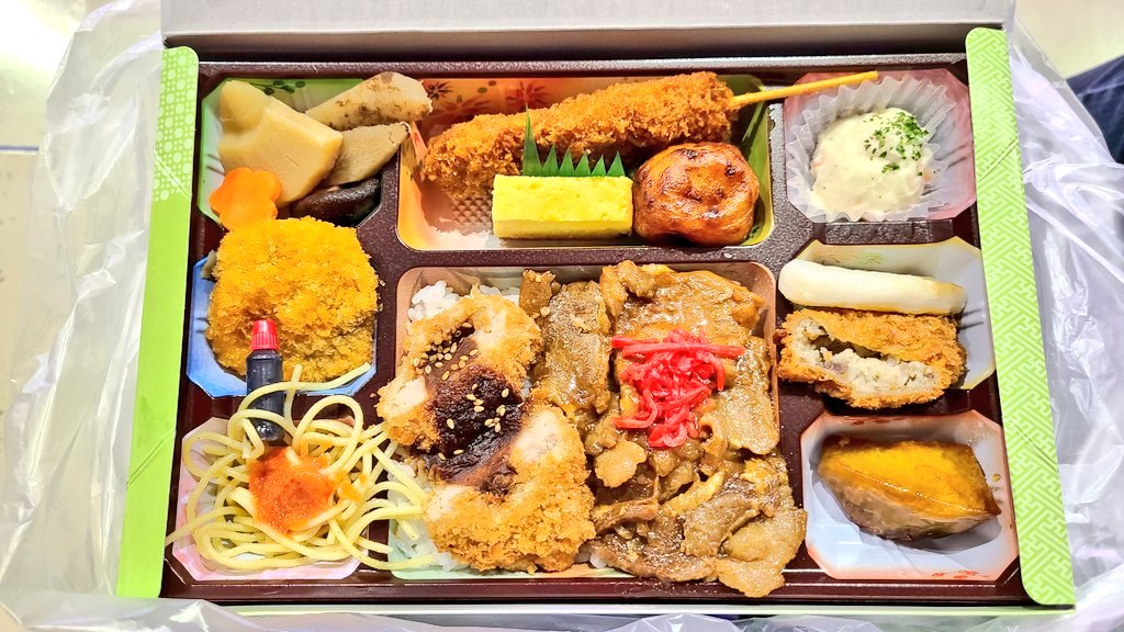 ossan_165's tweet photo. 今シーズン初生観戦🙌
球場の弁当買ったら、
名古屋定番  松浦商店 謹製！👏
ごちそうさまでした🙏 https://t.co/X1f7d93Ofg