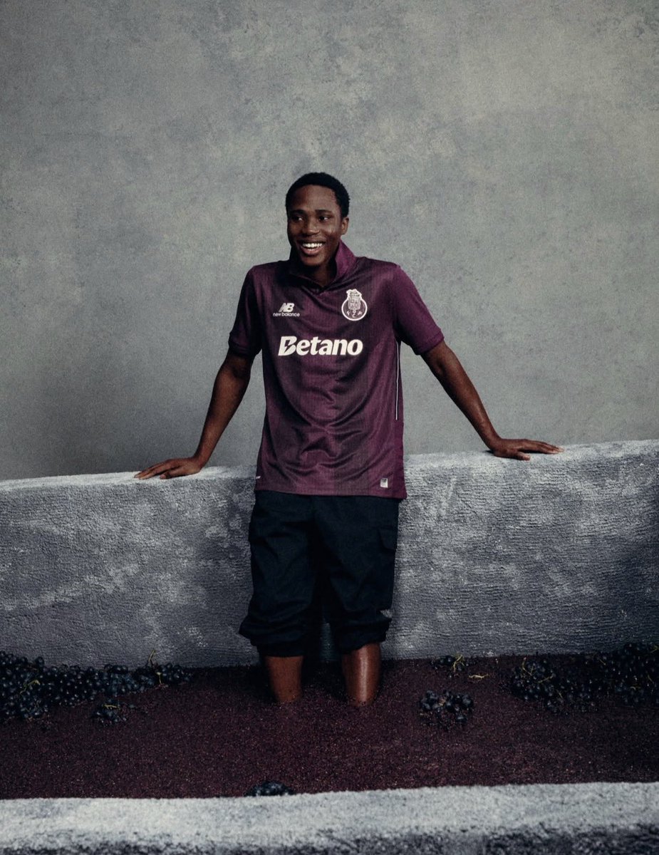 esvaphane's tweet photo. 🍇 FC Porto 26-27. New Balance. Third. 🍷 https://t.co/ctUj5HBT9o