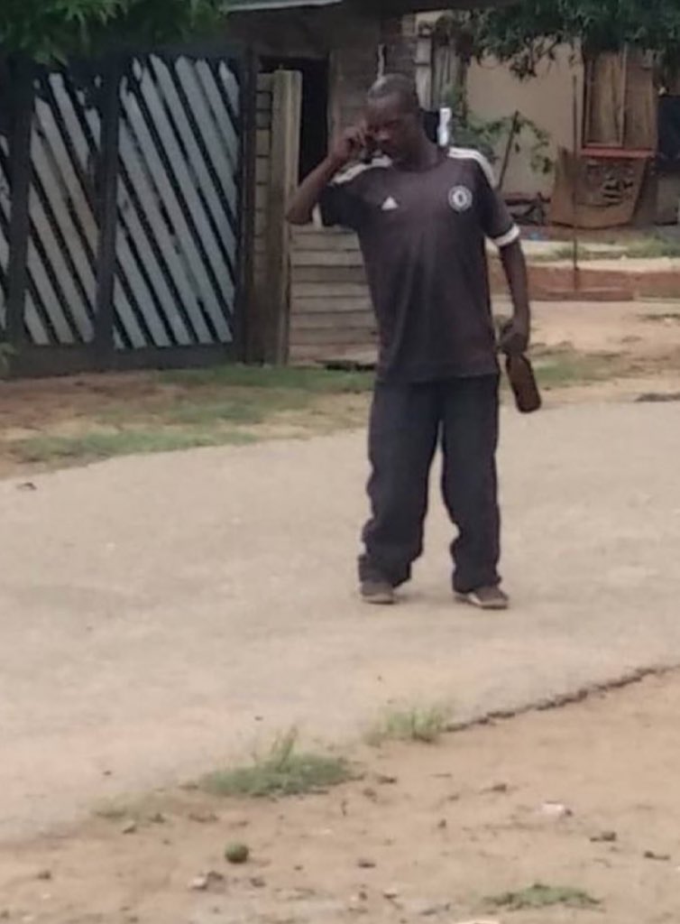 OfficialNicc031's tweet photo. "Hello musandisiira sadza nhasi, kuno kukuridzwa mangoma anonaka" https://t.co/NsHUmF3kWW