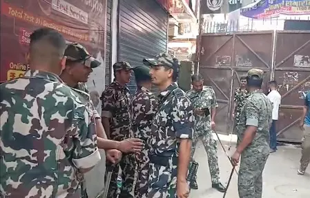 NewsDeshbandhu's tweet photo. पटना : खान सर के कोचिंग सेंटर के पास फायरिंग के बाद बढ़ाई गई पुलिस सुरक्षा
https://t.co/zkPcG9RGK9
#DeshbandhuNews
#Bihar #Patnanews #KhanSir #CoachingcentreFiring #Controversy #Majorfire #StudentsConcerned https://t.co/njndYROj5e