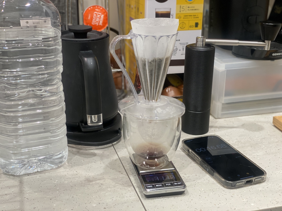 unionnet_inc's tweet photo. 今年も会社のコーヒーの木から実を収穫☕️🌿

収穫した実は、スタッフが乾燥・焙煎まで丁寧に行い、ついに一杯のコーヒーに！
手間ひまかけて仕上げたコーヒーは、しっかりと豆の味わいを感じられただほ✨ https://t.co/Jmnh6RBe5q