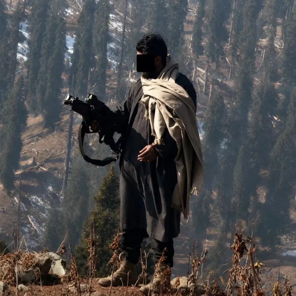 WarFlash_2630's tweet photo. Para SF in local outfit [Pheran] somewhere in Kashmir https://t.co/zDC7w7SjwK