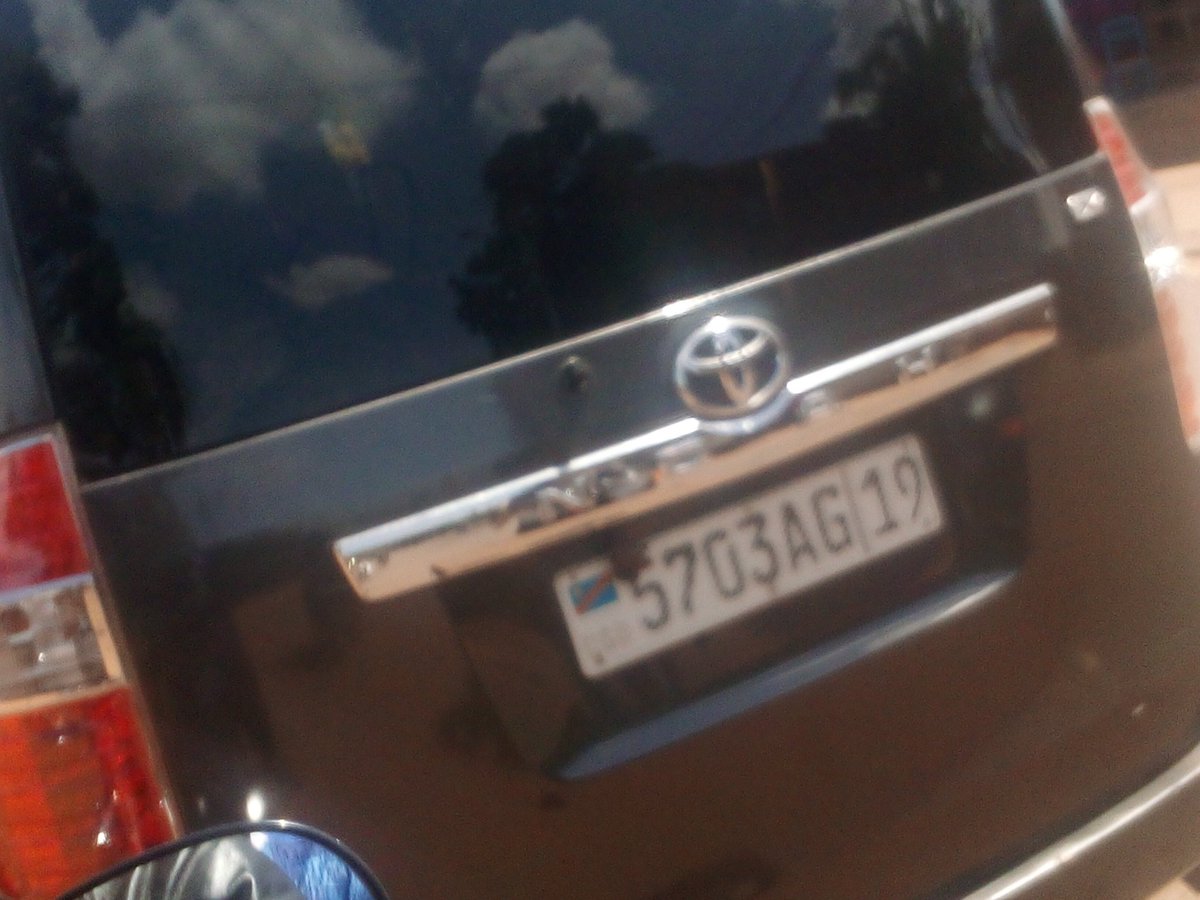 Hapy256's tweet photo. This vehicle was along lukuli road a few minutes before this post behind driven recklessly @PoliceUg , @M_Kananura , @KawalaRachael https://t.co/31PReFh8iT