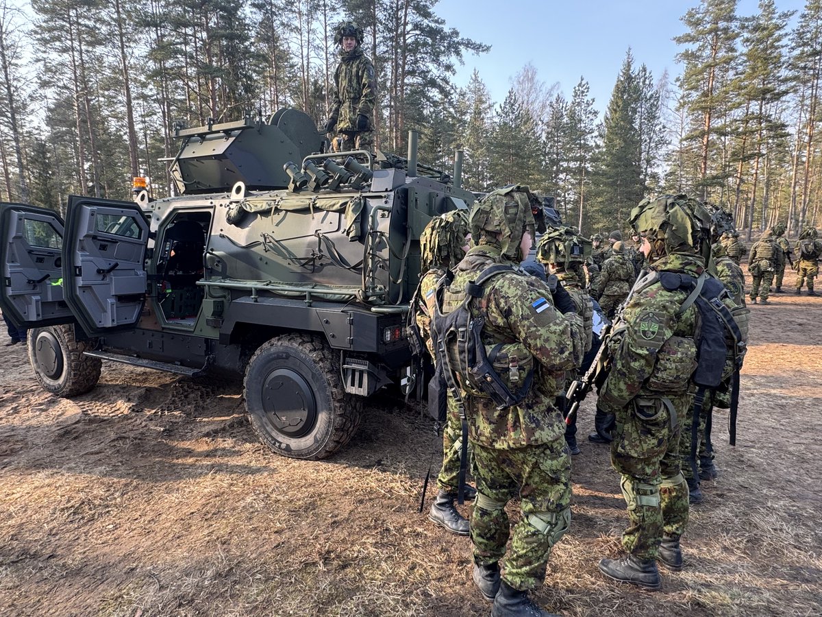 Prusis's tweet photo. @Nsg9061 @AizsardzibasMin @VALIC_LV NBS jau vakar vajadzēja 4x4 platformu. Lietuva visas savas JVLT 4x4 saņēmusi, arī Igaunija "Nurol Makina NMS" 4x4 jau saņem. https://t.co/fqHvgtUn8T