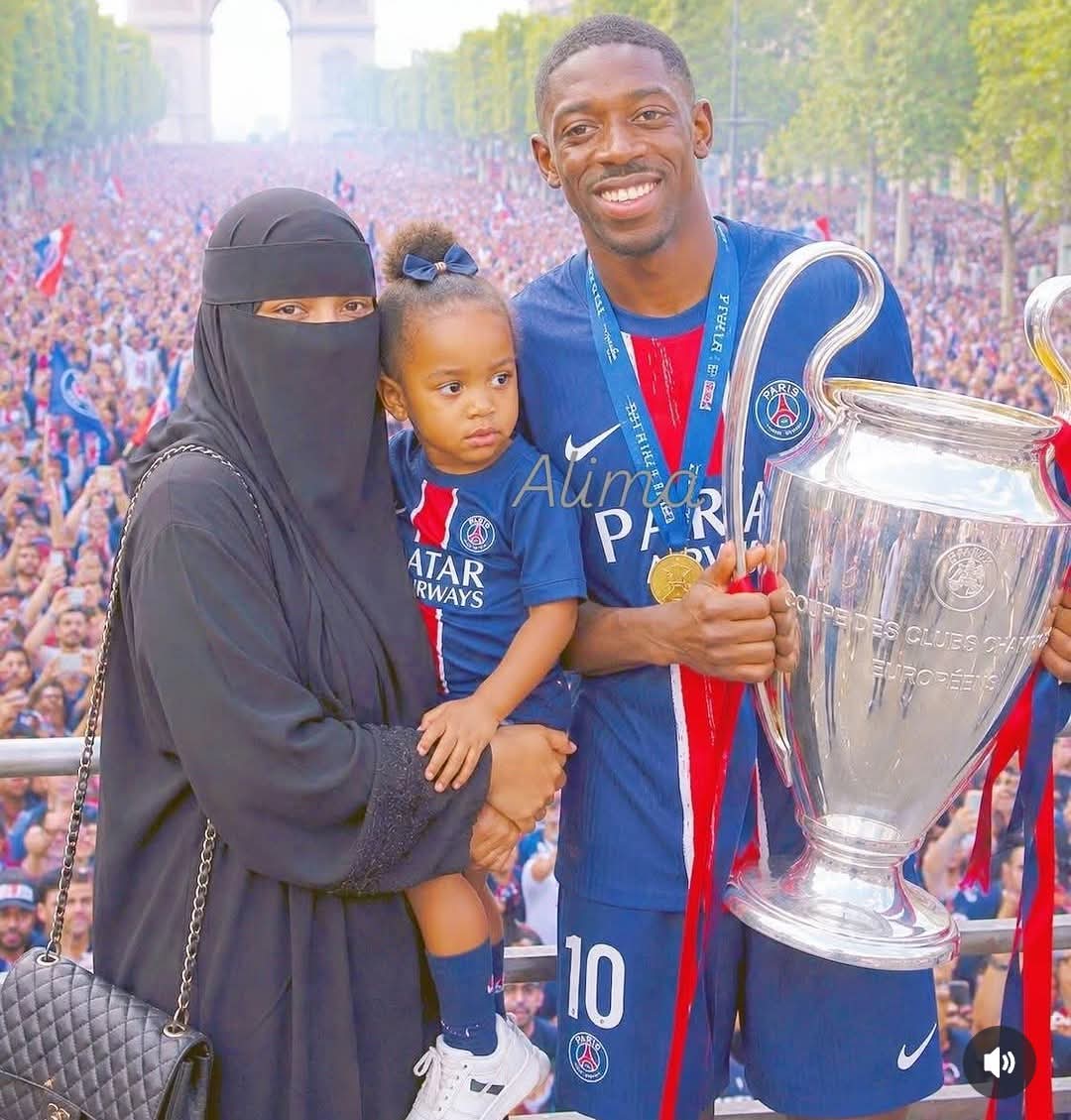 APosture's tweet photo. 🍿💥 PSG /Islam/Boualem Sansal/ Émeutes ... derniers bastion et prémices du Chao annoncé depuis 5 ans ... 
Ce soir je reçois Leelou pour l'appel de l'armée au Référendum populaire 🙏
Q nous l'avait dit "C'est le peuple qui doit faire appel à l'armée!"
"LA SOLUTION EST MILITAIRE " https://t.co/kDFdMlEEhK