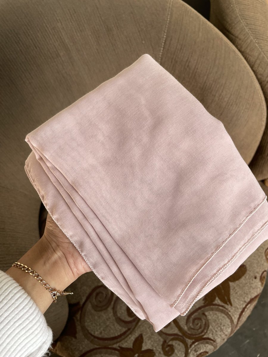 sunosshine's tweet photo. preloved segiempat paris nathelabel magnolia 55k aja bisa oren yup🍊 https://t.co/c0JCAIejBT