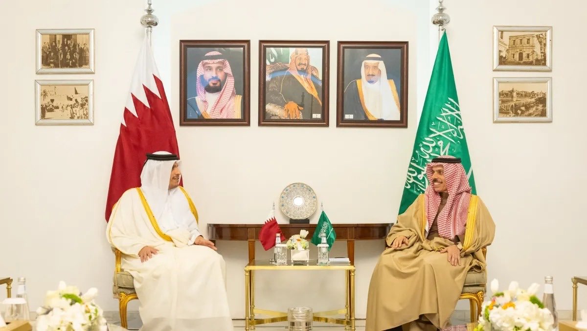وزير الخارجية السعودي ورئيس وزراء قطر يتباحثان حول الأوضاع الإقليمية