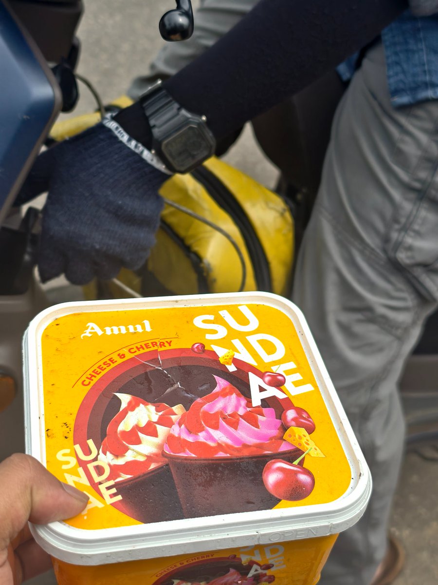 amithes95's tweet photo. @letsblinkit @blinkitcares 

The Amul Sundae icecream container is broken and covered in dust. When pointed out to Delivery executive, he asked me to contact customer support.

Your stupid customer support chat bot is clueless and useless. 

Order details: ORD25158128391 https://t.co/mNSPi7rJvd