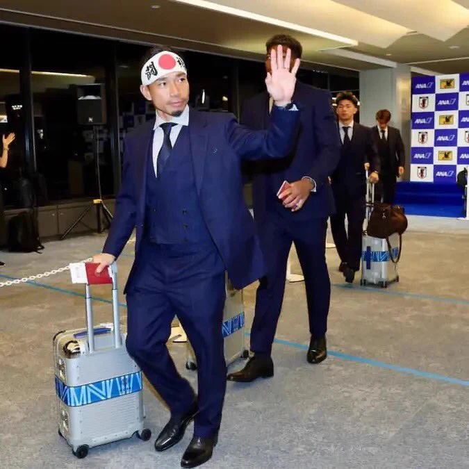 長友佑都の闘魂ハチマキで侍ブルー、メキシコ到着W杯カウントダウン