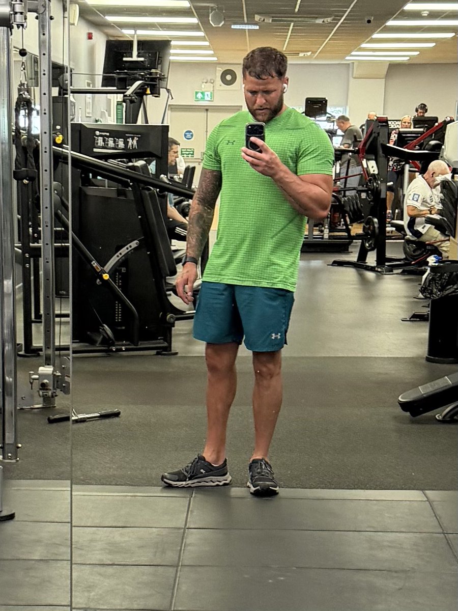 dannyscott34's tweet photo. First day back after having a week off and I can tell you I’m feeling sore already 😅 probably because I’ve put a few pounds on while being on holiday 🐷😅

In need of a back massage 💆‍♂️ 

#gym  #gymguy #workout https://t.co/24iuQULNnc