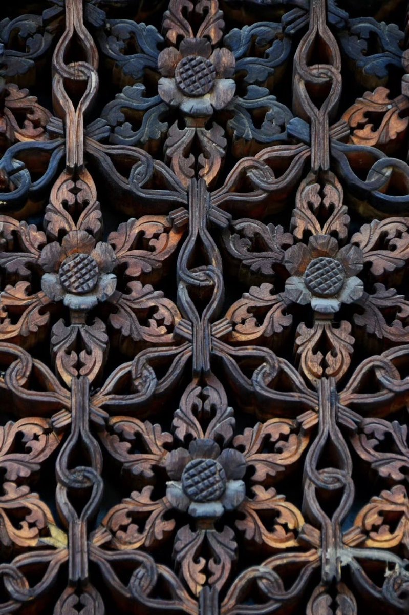 tongbingxue's tweet photo. The stunning Ming Dynasty (ca. 1537-1571)  latticework of the partition door(格心棂花) , at main hall of Qingliang Temple (清凉寺) in Pingyao. https://t.co/bgY1WZMzLD