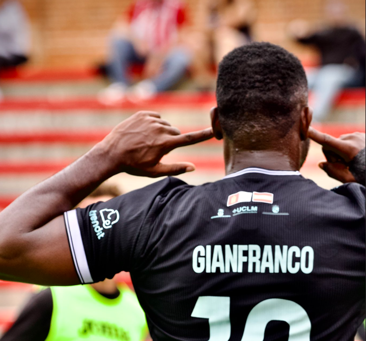luisjagarmi's tweet photo. Primera baja en el @UBConquense 

El club tiene decidida la no continuidad del delantero colombiano Gianfranco Peña. Buscará un acuerdo para su salida ya que le quedaba un año de contrato https://t.co/dSCqbdGsGk