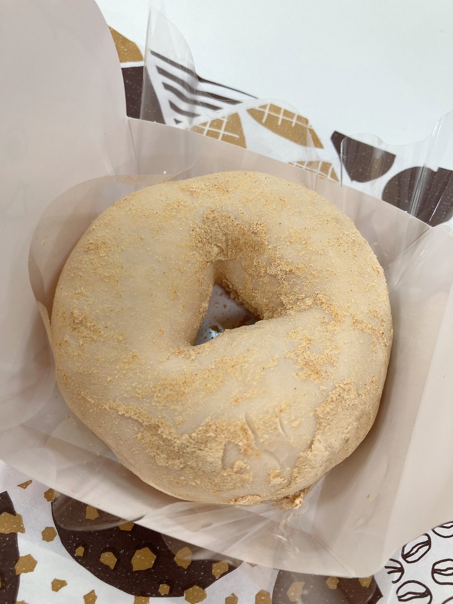 _mn327's tweet photo. 話題の #もっちゅりん 初めて食べた🍩
めっちゃ美味しいな😋🤎

#ミスド #ドーナツ #ミスタードーナツ #もっちゅりんきなこ https://t.co/zYRAh7A3ap