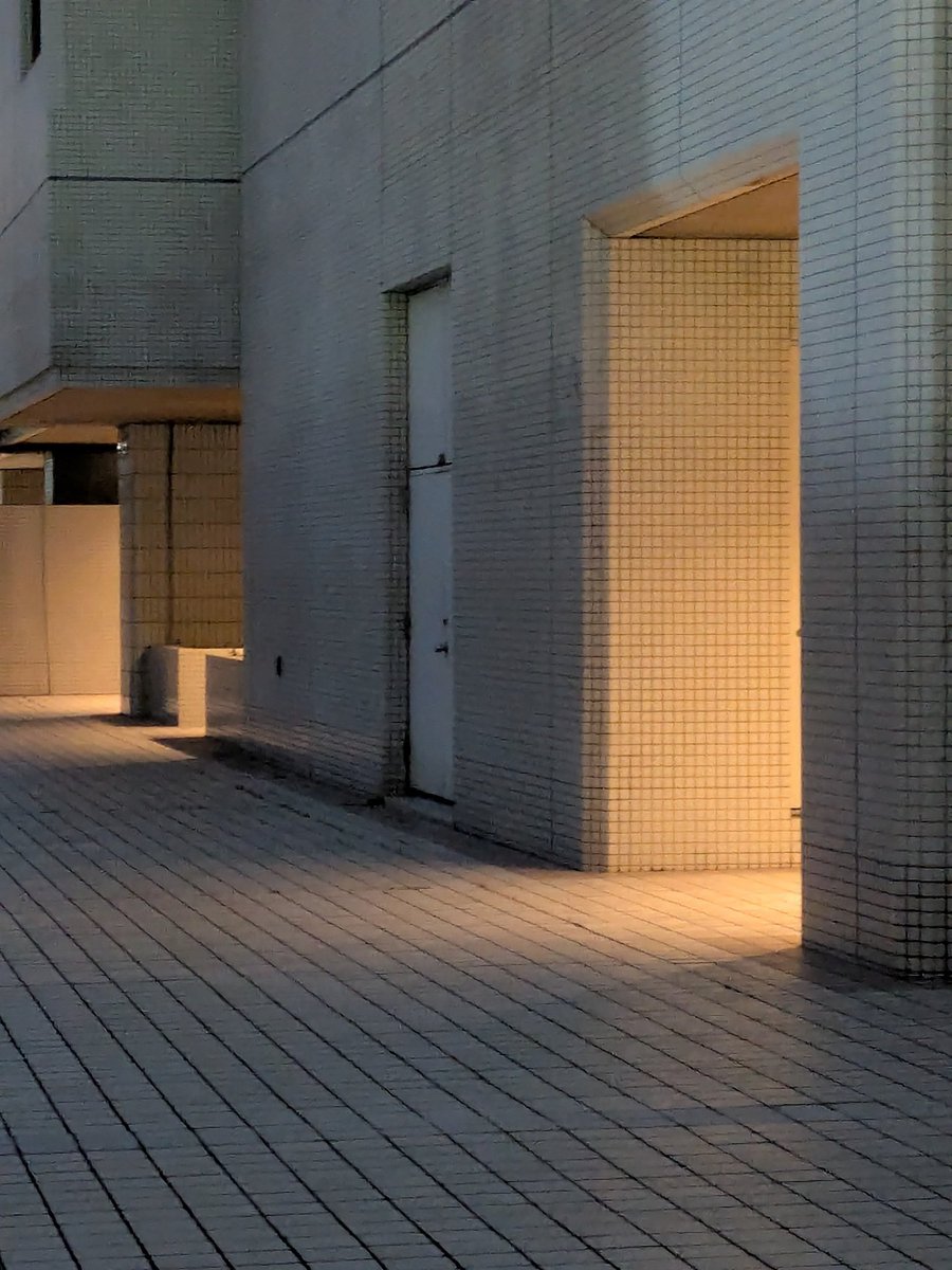 ROMIHIP's tweet photo. 昨日の浅草ビューホテルはリノベしてない部分のリミナル感が良かった
#リミナルスペース https://t.co/icLV8TEeDF