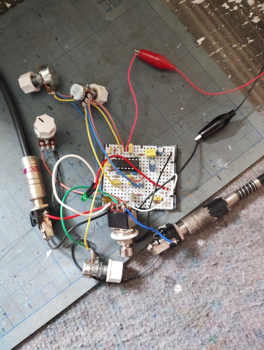 SOUNDDOG4's tweet photo. 新しく製作した基板でリベンジ。✊
ブースターっぽくなるし、オーバードライブっぽくもなるエフェクターです。🙂 https://t.co/YVsnxGhCKu