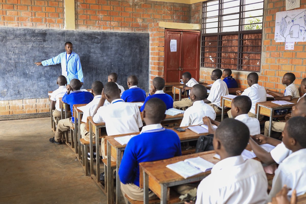 iee_rw's tweet photo. Teaching Assistants co-plan lessons with the host teacher to ensure that they are well-structured and learner centered. After teaching, they have a reflective session to receive constructive feedback, highlighting strengths and areas for improvement #education #teaching https://t.co/Zf7YoK0Nhl