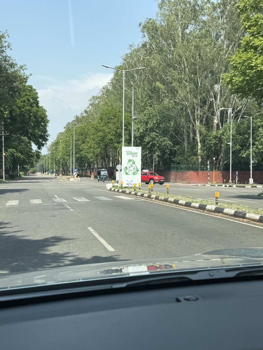Amitjit79's tweet photo. @trafficchd @DgpChdPolice @ssptfcchd @MCChandigarh Nothing done even after 48 hours! https://t.co/8iWKMMbtEG
