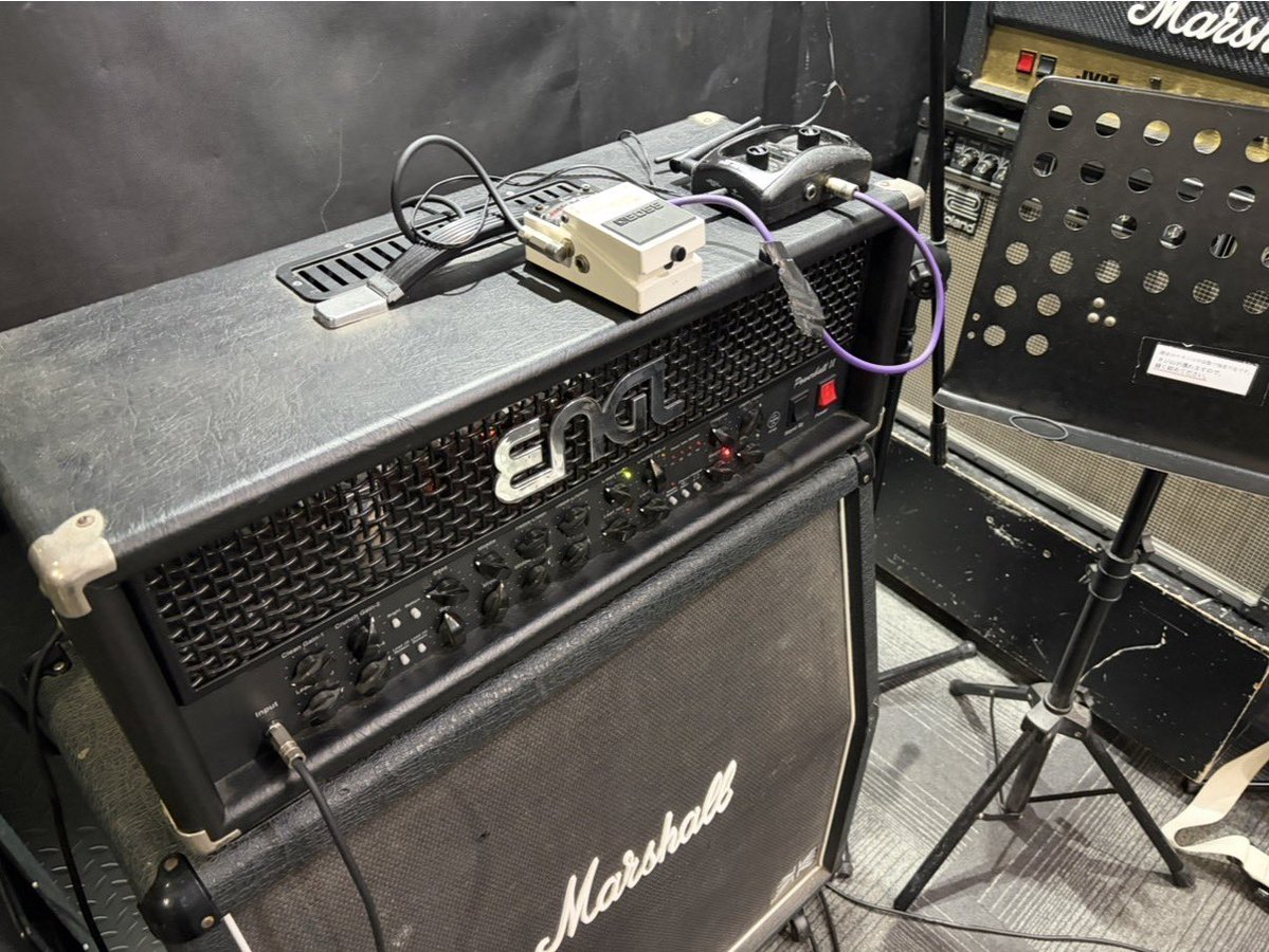 Mhiro6317's tweet photo. 次のライブも、またまたアンプ直結で出来そう🎸

クリーン出せという急な要請がなければギターとシールドのみ‼️
最近はソロ用のブースターも無し💦

と言いながら本当にそれで良いのか悩む😕 https://t.co/hQXYfm1wn8