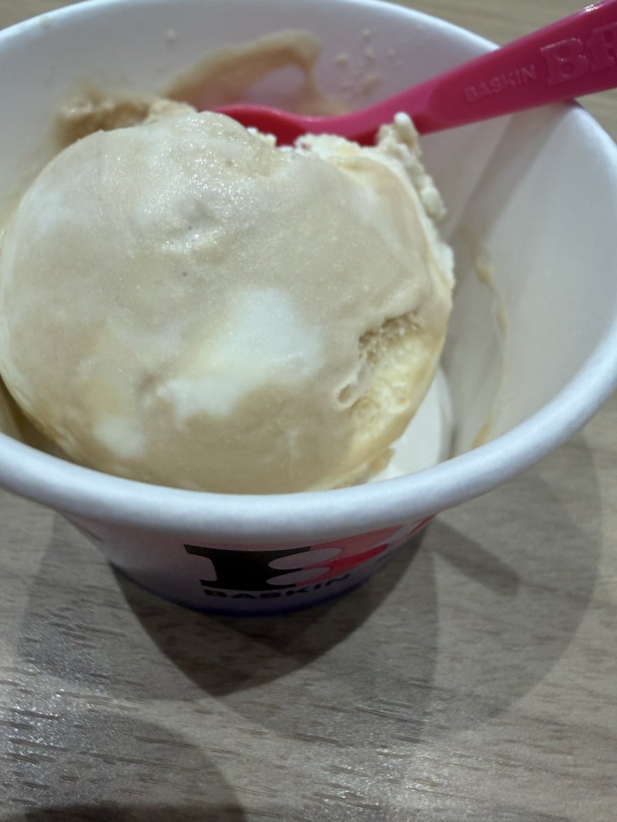 runa0705_'s tweet photo. たべかけのアイス見て🍨 https://t.co/lwdNnW1Egm