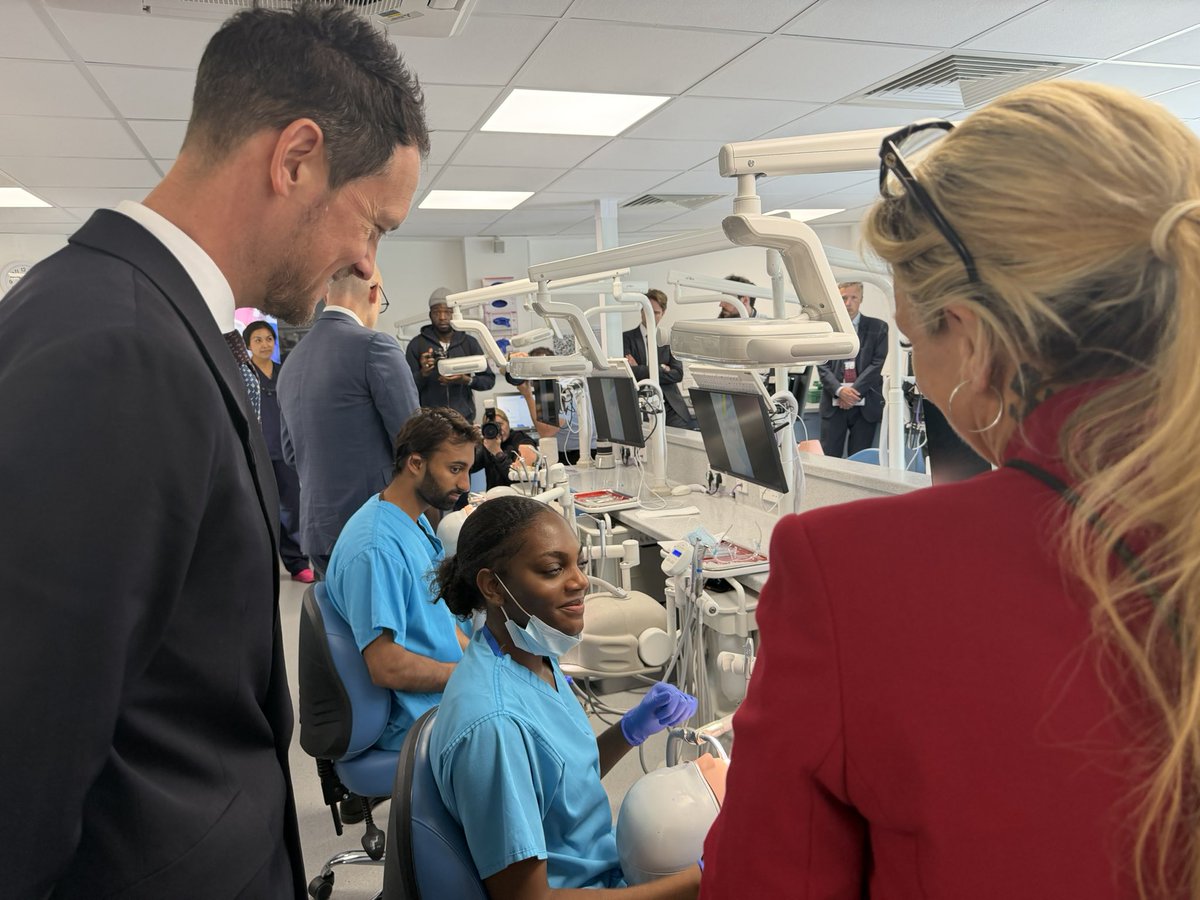 StephenMorganMP's tweet photo. Great to bring the Health Minister @SKinnock to visit the University of Portsmouth’s Dental School as he announces more action by Government to rebuild NHS dentistry 🦷 https://t.co/yp73SgGgJA
