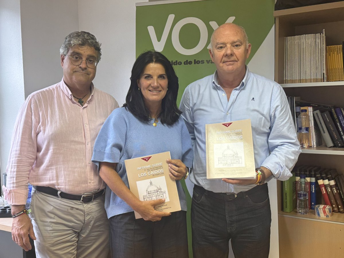 VoxNavarra's tweet photo. 📸 Agradecidos por el apoyo recibido de nuestra diputada nacional y vicesecretaria de Organización Territorial, @RuizSolas, ayer en Pamplona.

Seguimos creciendo en afiliados y simpatizantes, llegando cada vez a más municipios de nuestra tierra 💪🇪🇸 https://t.co/Dd9OcT1sMA