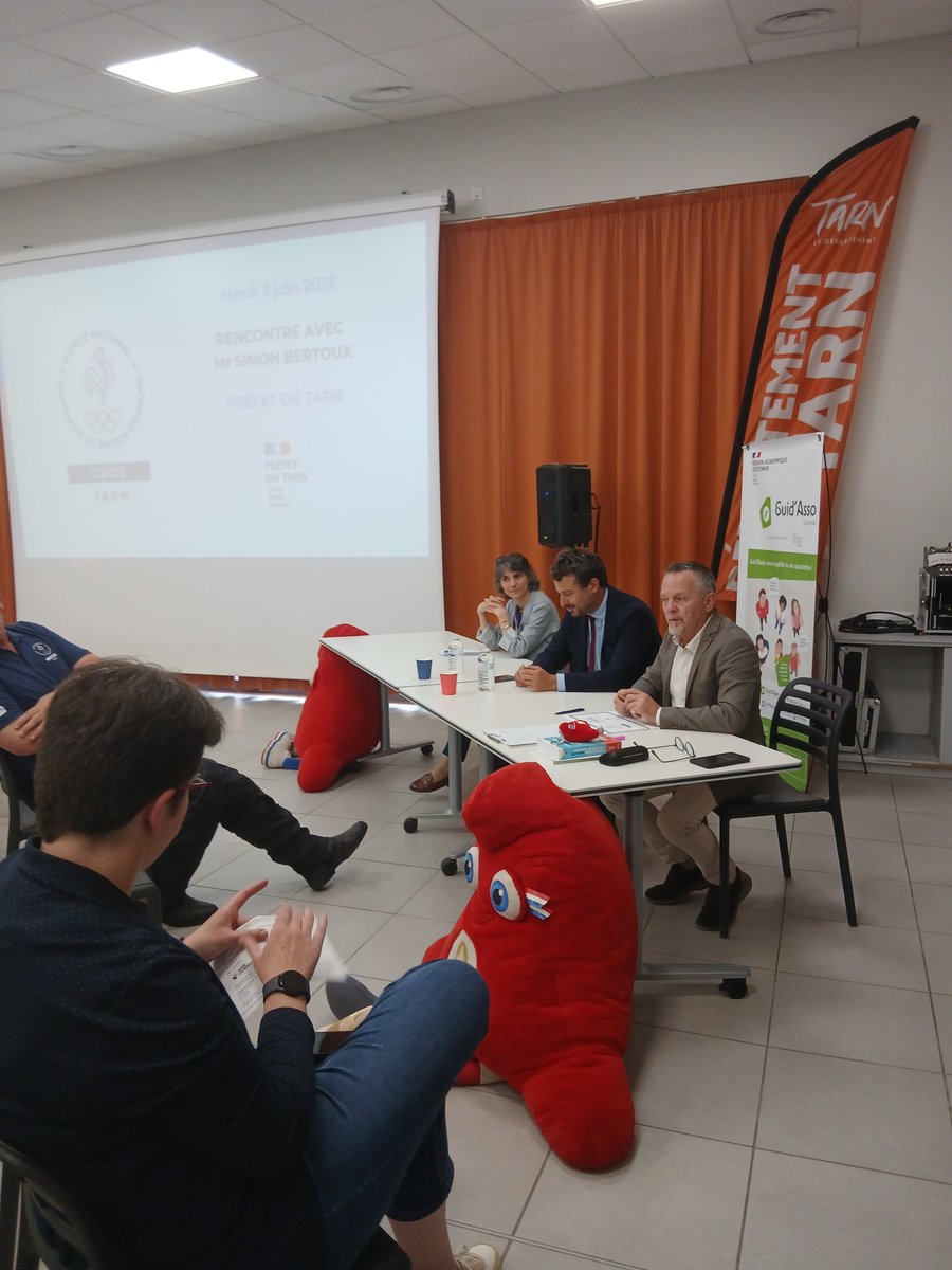 cdos_tarn's tweet photo. Visite du préfet du Tarn 🤝

💁 Mardi 2 juin 2026, le CDOS Tarn a eu l'honneur d'accueillir Mr Simon BERTOUX, préfet du Tarn, et d'échanger avec les comités départementaux présents sur différentes thématiques (équipements sportifs, sécurité, ...).

@prefet81 https://t.co/A1ikuwP061