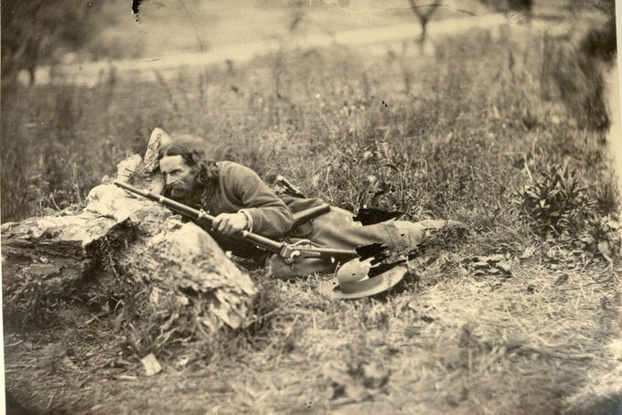ustonymc's tweet photo. California Joe
1st U. S. Sharpshooters
Civil War

A 50-year-old man who left his California mining fortune to fellow soldiers and brought his own sharps rifle into battle.

It was said he never missed...