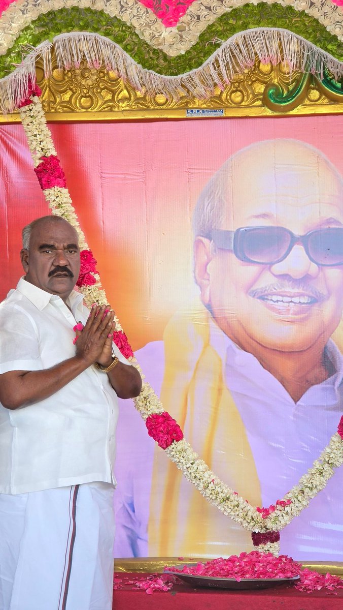 GingeeMasthan's tweet photo. முத்தமிழறிஞர் தலைவர் கலைஞர் அவர்களின் 103வது பிறந்த நாள் விழாவையொட்டி,

விழுப்புரம் வடக்கு மாவட்டம் - மேல்மலையனூர் கிழக்கு ஒன்றிய திமுக சார்பில் வளத்தி கூட்டு சாலையில் தலைவர் கலைஞர் அவர்களின் திருவுருவ படத்திற்கு மலர் தூவி மரியாதை செலுத்தி பொதுமக்களுக்கு உணவு வழங்கினோம்.

#KalaignarForever 

@mkstalin | @Udhaystalin | @arivalayam