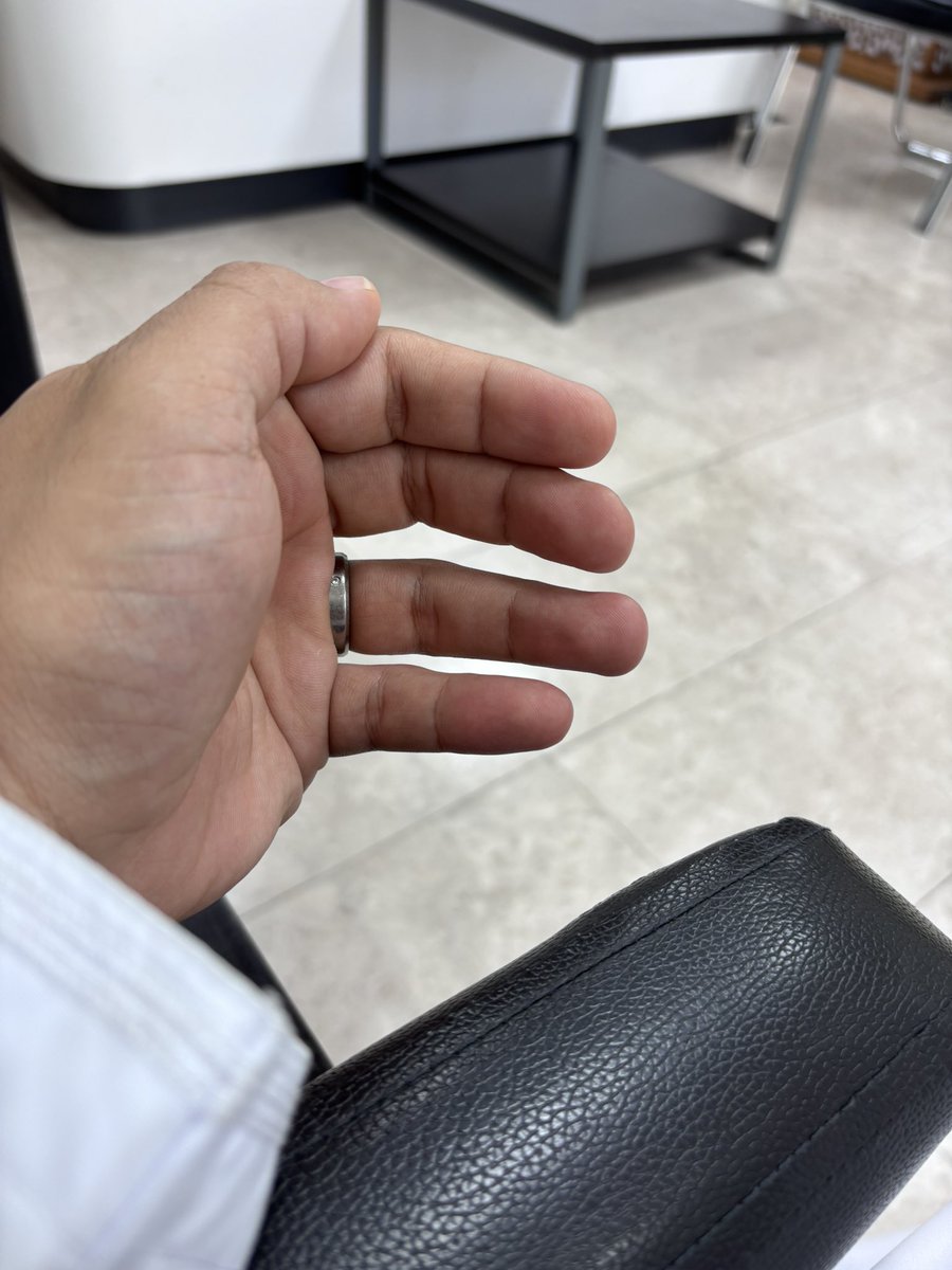 _d2ts's tweet photo. متخيلين انه بعض البنات تقدر تخرف شباب بحركه نفس ذي 
🤣🤣🤣 https://t.co/RAvwpGTV7z