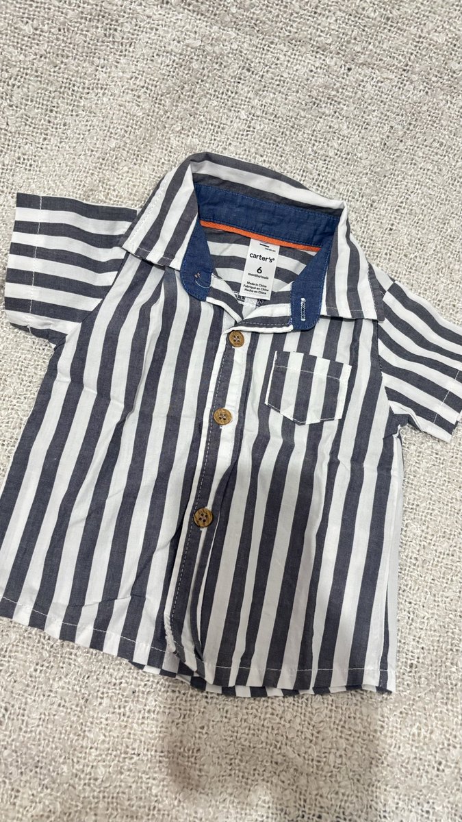 Metaametika's tweet photo. Aku mau jual baju anaku yang masih bagus tapi udah engga muat. Aku jual 50rbu dapet dua ini ya https://t.co/u9XjCILKBt
