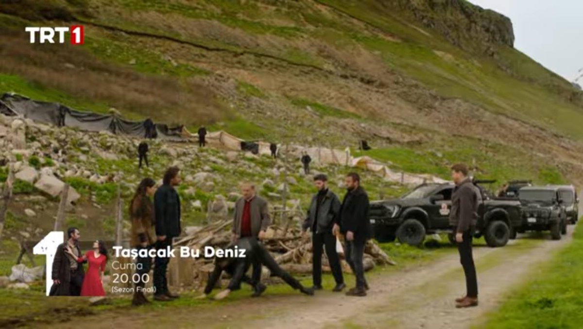 yvette_princz's tweet photo. Biz el eleyiz ama anlasma evlilik diyoruz ya of.
#UlaşTunaAstepe #DenizBaysal #AliOner #ErkanYuce #UlDen #AdilKoçari #EsmeEr #EsDil #TaşacakBuDeniz https://t.co/XoWXVtFoFO