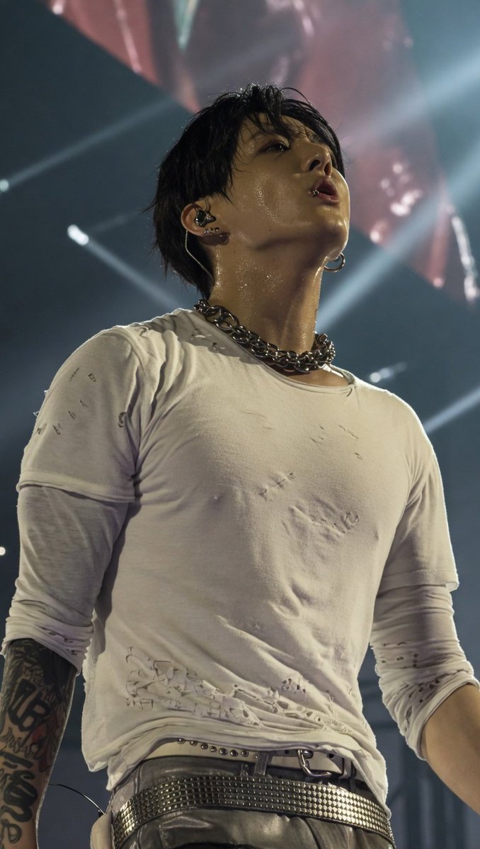 googiesbabybear's tweet photo. Jeon Jungkook are you even real!? https://t.co/FXCgk2ixma