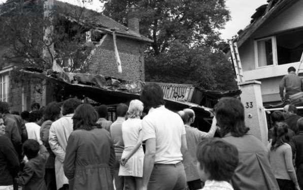 airplusnews's tweet photo. 🔴 Il y a 53 ans, le 3 juin 1973, un Tupolev Tu-144, surnommé Concordski, s'écrasait au cours d'une démonstration en vol lors du 30e Salon du Bourget.

L'accident cause la mort des six membres d'équipage et de huit personnes au sol, a
Goussainville, dans le Val d'Oise. https://t.co/d22bwvJzcJ