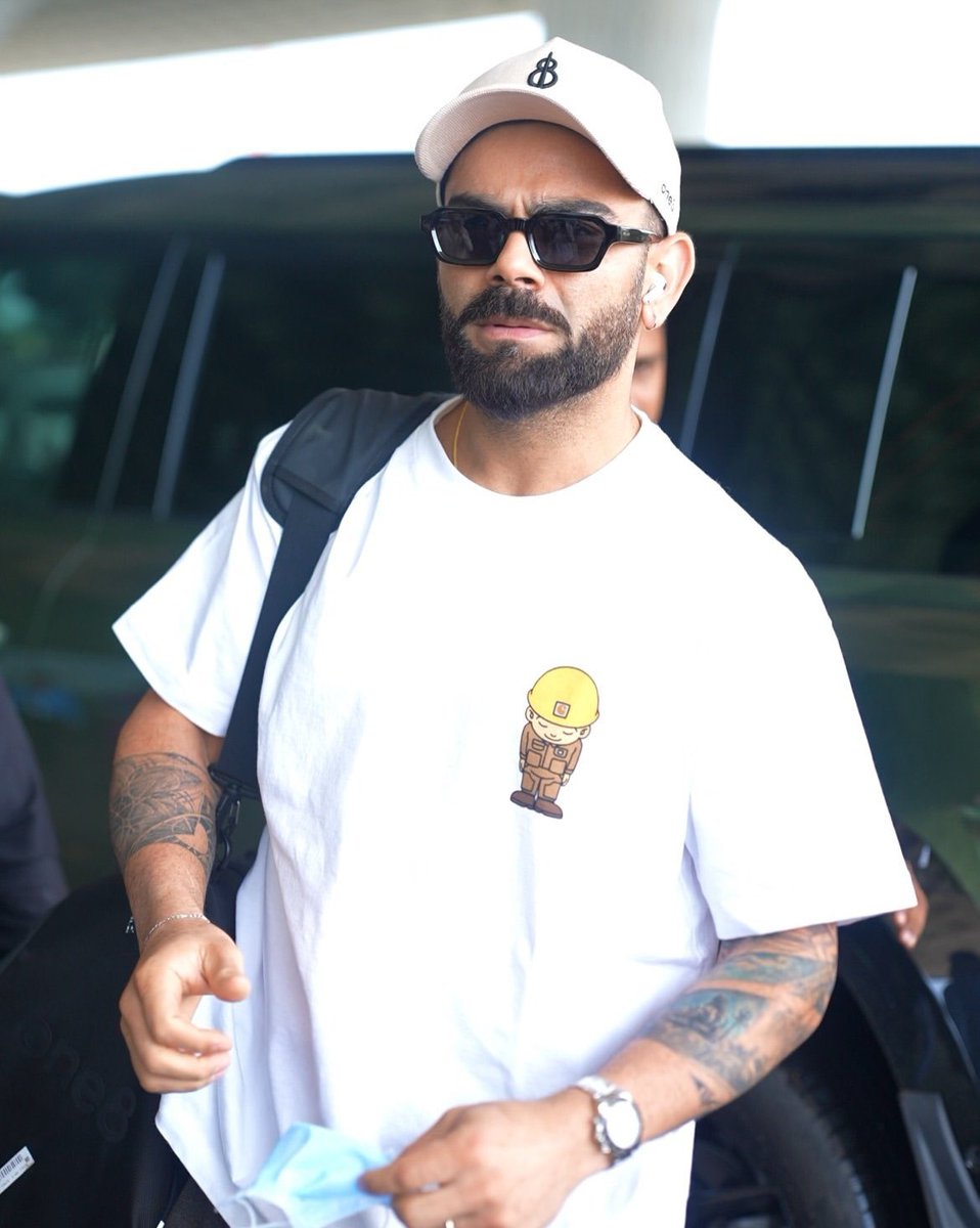 Basimbhatti2's tweet photo. Virat Kohli Snapped At Mumbai Airport.📸🤍
.
.
.
(1/4) https://t.co/klr85myVSl