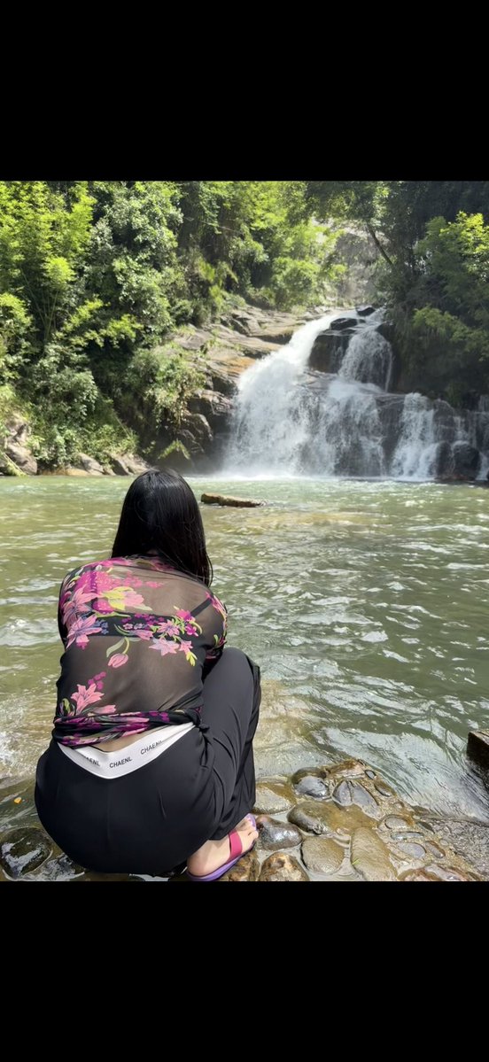 Azrasanli2's tweet photo. 山里的风水宝地，特别凉爽，避暑的好地方，一会小孩子放学这个地方就会有很多小朋友来玩水 https://t.co/F3OvdX1BVz